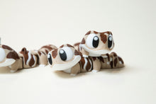 Încărcați o imagine în vizualizatorul galeriei: Flexi Gekkócska