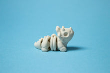 Încărcați o imagine în vizualizatorul galeriei: Flexi Mini Dínó Csontváz (triceratopsz)