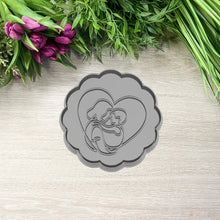 Kép betöltése a galériamegjelenítőbe: Anya Fia Sütikiszúró - Anyák napi - Süthet3d