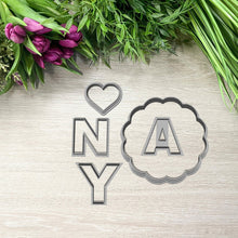 Încărcați o imagine în vizualizatorul galeriei: Anyák napi "Anya" felirat Linzer Kiszúró Szett (5db - os) - Süthet3d