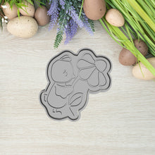 Kép betöltése a galériamegjelenítőbe: Csibe Virággal Húsvéti Sütikiszúró - Süthet3d