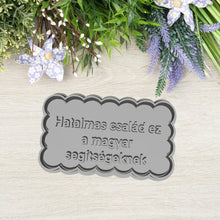 Încărcați o imagine în vizualizatorul galeriei: "Hatalmas család ez a magyar segítségeknek" Feliratos Sütikiszúró - Trágár szöveg - Süthet3d