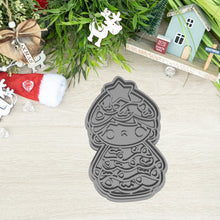 Kép betöltése a galériamegjelenítőbe: Karácsonyfa Jelmezes Fiú - Karácsonyi Sütikiszúró - Süthet3d