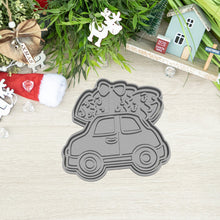 Kép betöltése a galériamegjelenítőbe: Karácsonyi Autó Fenyővel Sütikiszúró - Süthet3d