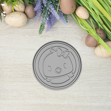 Încărcați o imagine în vizualizatorul galeriei: Masnis Csibe Tallér Sütikiszúró - Húsvéti - Süthet3d