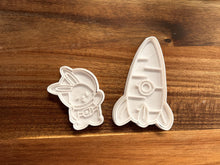 Încărcați o imagine în vizualizatorul galeriei: Nyuszi Asztronauta Szett Húsvéti Sütikiszúró - Süthet3d