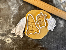 Încărcați o imagine în vizualizatorul galeriei: Répa Űrhajó Sütikiszúró - Húsvéti - Süthet3d