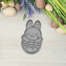 Kép betöltése a galériamegjelenítőbe: Tojásban Ülő Nyuszi Sütikiszúró - Húsvéti - Süthet3d