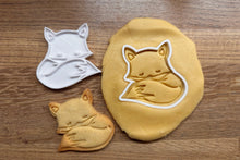 Încărcați o imagine în vizualizatorul galeriei: Alvó Róka Sütikiszúró - Állatos - Süthet3d