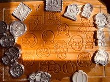 Kép betöltése a galériamegjelenítőbe: Drakula Sütikiszúró - Halloween