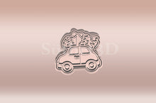 Kép betöltése a galériamegjelenítőbe: Karácsonyi Autó Fenyővel Sütikiszúró - Süthet3d