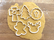 Încărcați o imagine în vizualizatorul galeriei: Karácsonyi Linzer Kiszúró Szett Változatos Körvonallal #2 - Süthet3d
