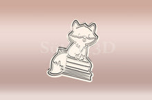 Kép betöltése a galériamegjelenítőbe: Könyvön Ülő Róka Sütikiszúró - Állatos - Süthet3d