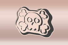 Kép betöltése a galériamegjelenítőbe: Koponya Csonttal Sütikiszúró - Halloween - Süthet3d