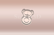 Kép betöltése a galériamegjelenítőbe: Macis Csörgő Sütikiszúró - Baba - Süthet3d