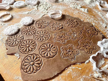 Kép betöltése a galériamegjelenítőbe: Margaréta Sütikiszúró - Tavaszi - Süthet3d