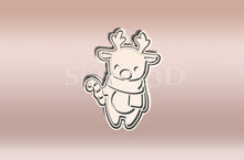 Încărcați o imagine în vizualizatorul galeriei: Szarvas Sállal - Karácsonyi Sütikiszúró - Süthet3d