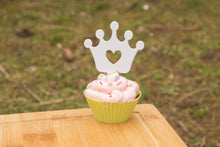 Kép betöltése a galériamegjelenítőbe: Szíves Korona Tortabeszúró / Cupcake Díszítő - Süthet3d