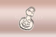 Kép betöltése a galériamegjelenítőbe: Tökben Ülő Dínó Halloween Sütikiszúró #3 - Süthet3d