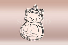 Kép betöltése a galériamegjelenítőbe: Tökön Ülő Cica #2 Sütikiszúró - Halloween - Süthet3d