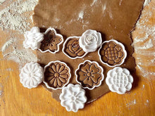 Kép betöltése a galériamegjelenítőbe: Virág Szett 8db Sütikiszúró - Tavaszi - Süthet3d