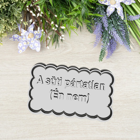 Cutter cu inscripție „Asshead” – Text obscen