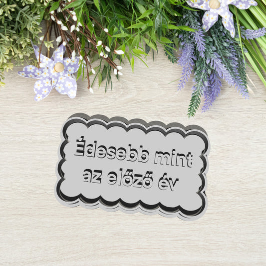 Cutter cu inscripție „Asshead” – Text obscen